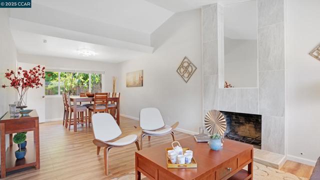 5517 Kirkwood Dr, Concord CA: https://media.crmls.org/mediaz/8da40d84-be70-4e62-a494-d60b24c5f296.jpg