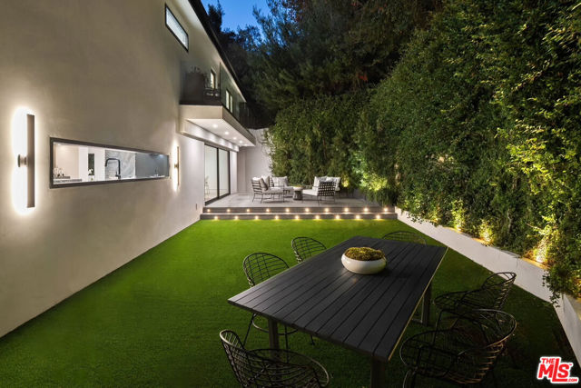 3290 N Knoll Drive, Los Angeles CA: https://media.crmls.org/mediaz/8da44076-4961-4fef-ab4e-97490ceb6f85.jpg