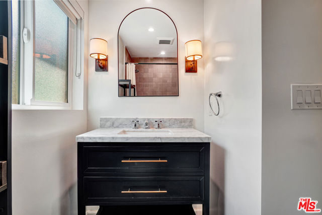 4340 W 60th Street, Los Angeles CA: https://media.crmls.org/mediaz/8da528dd-d88e-4752-8abe-e7dba831b227.jpg