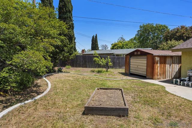 3718 Barbic Ct, Spring Valley CA: https://media.crmls.org/mediaz/8da58ecd-da81-406a-87b4-84f863f3b6be.jpg