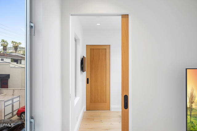 1932 1/4 Hillhurst Avenue, Los Angeles CA: https://media.crmls.org/mediaz/8da595b9-42da-484e-8966-1f29c138af1a.jpg