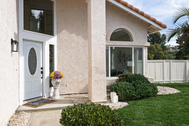 Detail Gallery Image 4 of 24 For 1746 Country Squire, Vista,  CA 92081 - 4 Beds | 3 Baths