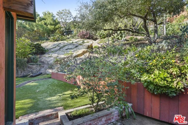 809 Basin Drive, Topanga CA: https://media.crmls.org/mediaz/8da6920c-f8de-4b22-a3a9-07537055fc00.jpg