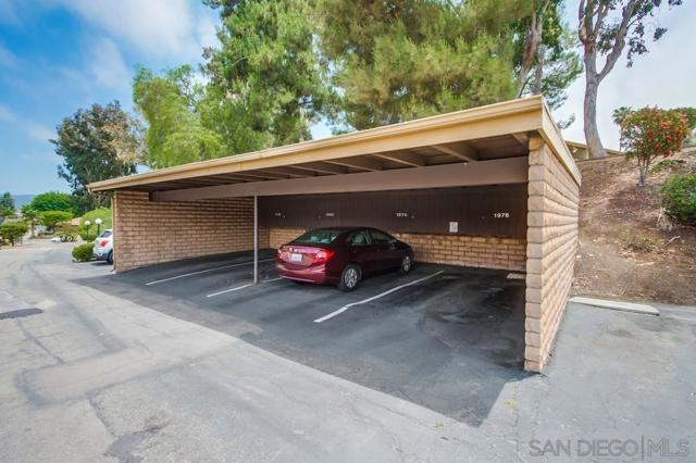 1976 Fairway Circle, San Marcos CA: https://media.crmls.org/mediaz/8da6f954-30fa-4fd1-a156-5462f3ec48d8.jpg