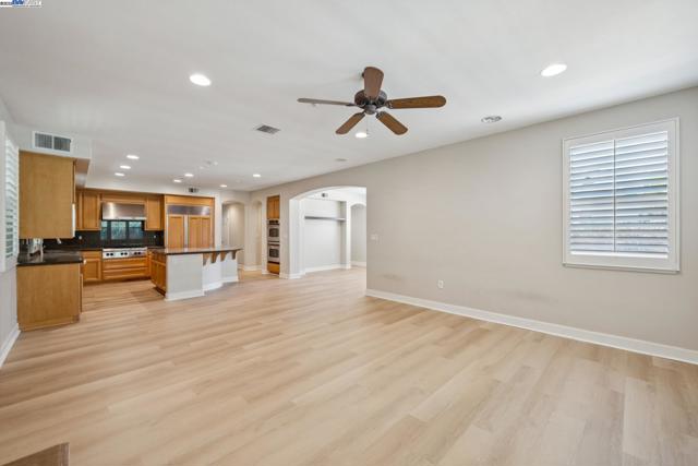 2089 Staghorn Way, Livermore CA: https://media.crmls.org/mediaz/8da6f95a-8d80-4f49-837d-7ad3342b47ba.jpg