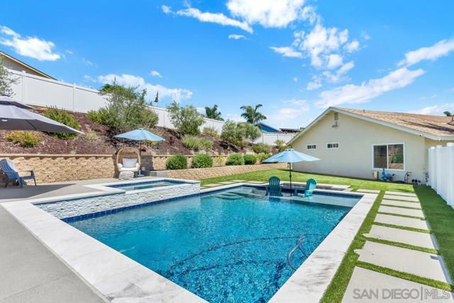 13533 Mora Cir, Poway CA: https://media.crmls.org/mediaz/8da71722-4707-4116-9c75-e8ee3d67eaba.jpg