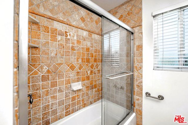 5353 Don Pio Drive, Woodland Hills CA: https://media.crmls.org/mediaz/8da71f81-ae8f-43c4-a2be-623e26177fdc.jpg