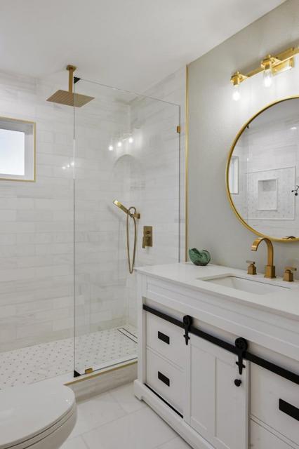 1560 Alturas Drive, Burlingame CA: https://media.crmls.org/mediaz/8da73816-b924-4ab6-b66d-b53ad2217008.jpg