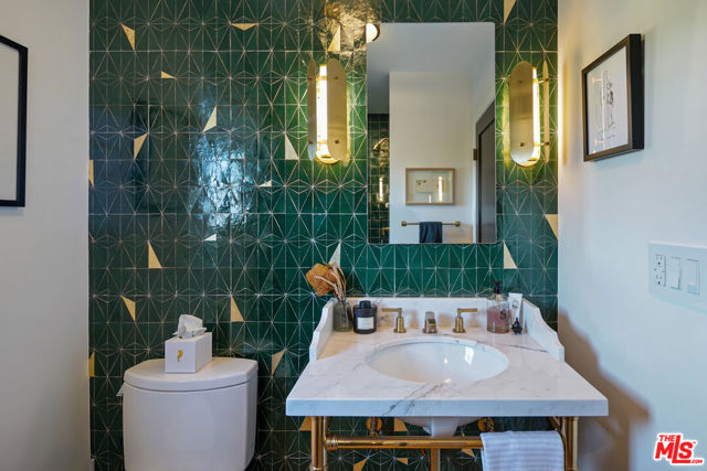 2720 Hollyridge Drive, Los Angeles CA: https://media.crmls.org/mediaz/8da770b5-9e3e-42e8-b2ce-fc248f5ced36.jpg