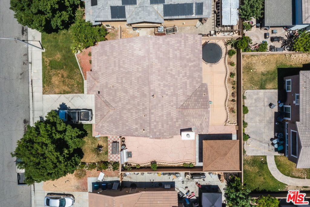 https://media.crmls.org/mediaz/8da772c0-1853-4ccd-a60d-4816f2628520.jpg?preset=X-Large