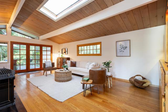 951 Jenny Way, Felton CA: https://media.crmls.org/mediaz/8da7aa89-267b-4db6-bebb-907b9bff8d7f.jpg