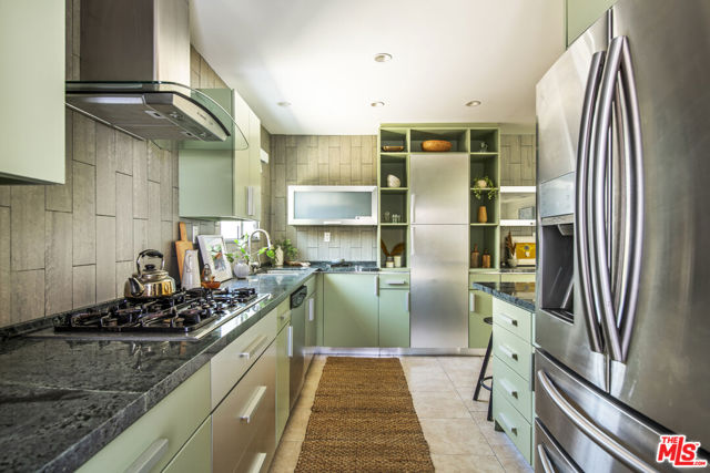 4947 Varna Avenue, Sherman Oaks CA: https://media.crmls.org/mediaz/8da7b160-dba4-4d24-9e24-992424e5e4fc.jpg