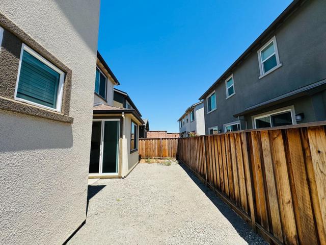 61 Brook Lane, Pittsburg CA: https://media.crmls.org/mediaz/8da7b410-7ca6-48f5-acbb-a4fadbc25273.jpg