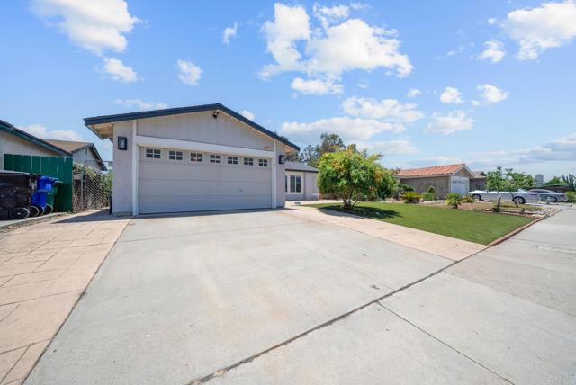 7971 Jade Coast Road, San Diego CA: https://media.crmls.org/mediaz/8da87725-8439-4a53-b222-134519766aef.jpg