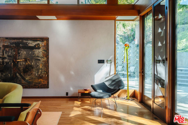 7017 Senalda Road, Los Angeles CA: https://media.crmls.org/mediaz/8da8b51d-bc74-4675-8b5b-d822f238256f.jpg
