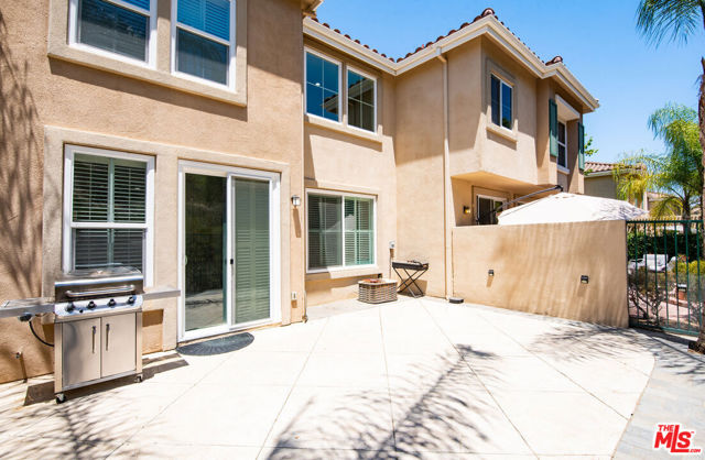 596 Fenwick Way, Simi Valley CA: https://media.crmls.org/mediaz/8daa4dc0-bd4e-4fa8-b046-0bc542a07732.jpg