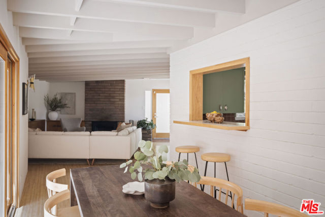 7349 Pacific View Drive, Los Angeles CA: https://media.crmls.org/mediaz/8daad619-7e9d-4f67-8738-0c5639053b35.jpg