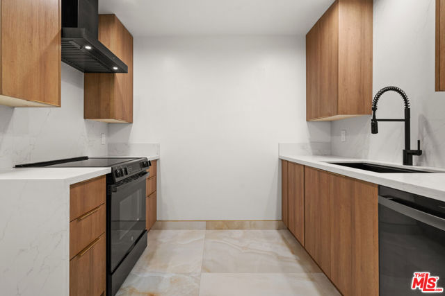 125 W Mountain Street, Glendale CA: https://media.crmls.org/mediaz/8daae33e-0061-4e35-92b9-20d5f7c809e1.jpg