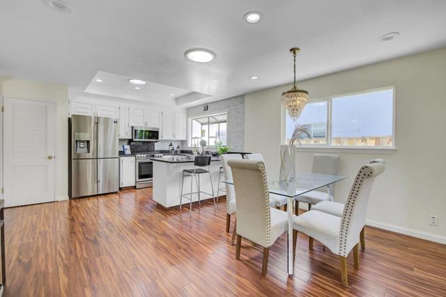 34863 Warwick Court, Fremont CA: https://media.crmls.org/mediaz/8daaf60e-54ae-4bc7-90bd-4ef54d558dfb.jpg