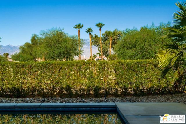 74 Cork Tree, Rancho Mirage CA: https://media.crmls.org/mediaz/8daaff46-589e-44c7-b5ed-a6aefaca45db.jpg