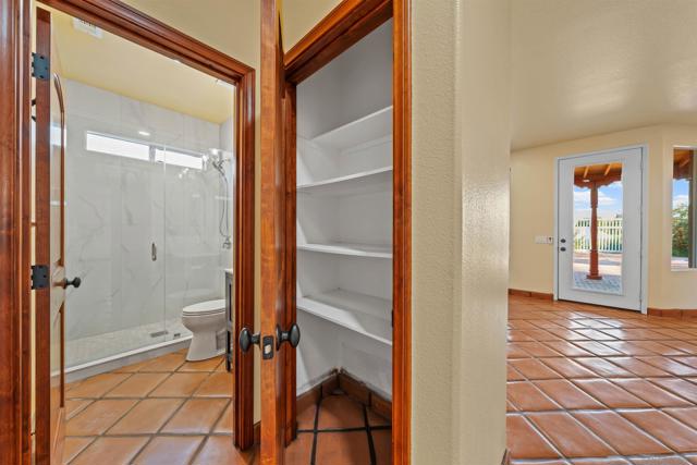 32991 Adelante St, Temecula CA: https://media.crmls.org/mediaz/8dab5ec6-f121-4f0c-8250-988219fc9b75.jpg