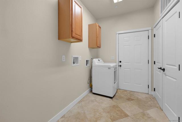 16725 Harrison Park Trail, Julian CA: https://media.crmls.org/mediaz/8dab707e-dcbb-4e7f-8417-6db974bbc4fb.jpg