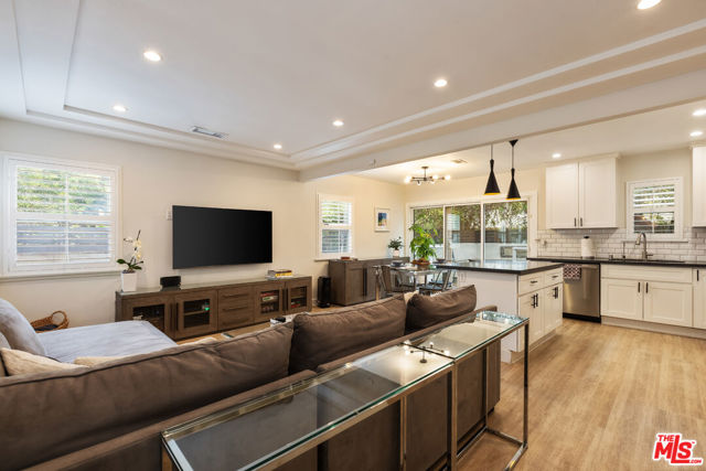 3839 Marcasel Avenue, Los Angeles CA: https://media.crmls.org/mediaz/8dac51c9-cecd-4ebe-9f06-cead86f0a9da.jpg
