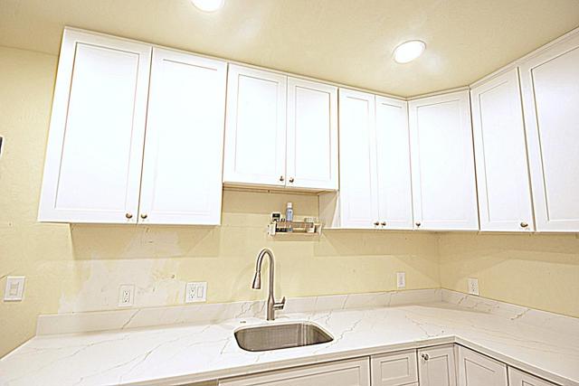 3265 Nichol Avenue, Oakland CA: https://media.crmls.org/mediaz/8daca52d-7829-46b2-9adc-bfc0f7e32374.jpg