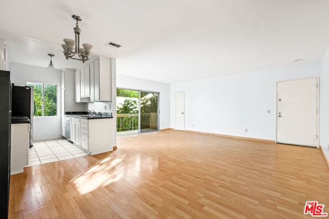 5055 Coldwater Canyon Avenue, Sherman Oaks CA: https://media.crmls.org/mediaz/8daccb23-5366-45d2-aa93-f81e18704b05.jpg