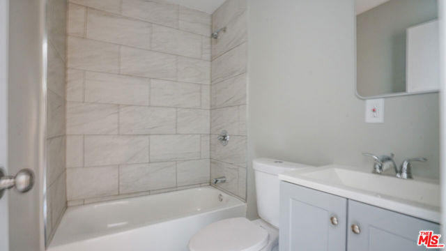 10412 S Figueroa Street, Los Angeles CA: https://media.crmls.org/mediaz/8dacf3b6-5309-4460-be13-1377798e6e4d.jpg