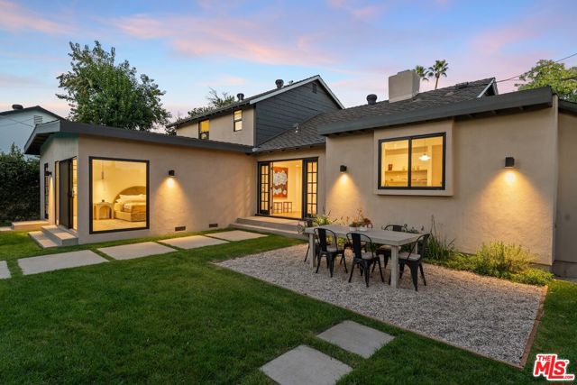 7401 Costello Avenue, Van Nuys CA: https://media.crmls.org/mediaz/8dad4643-6d29-4849-b379-12159482c348.jpg