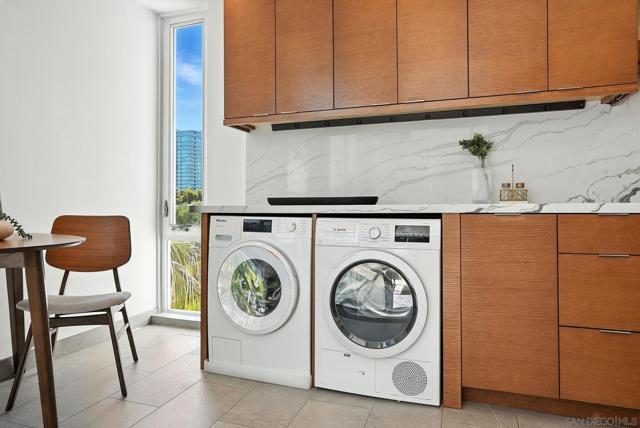 222 Quince St, San Diego CA: https://media.crmls.org/mediaz/8dadbf9e-b29c-4603-bec5-ab537e43ccb1.jpg
