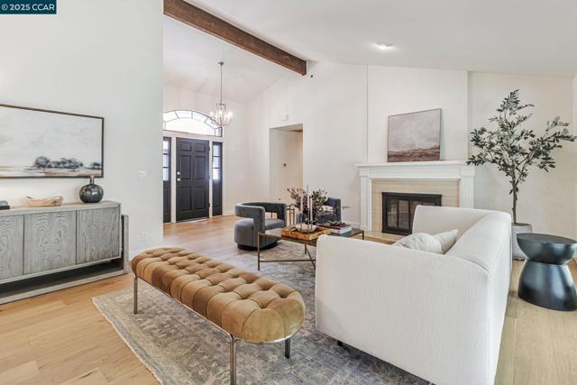 38 Sanders Ranch Rd, Moraga CA: https://media.crmls.org/mediaz/8dadd02f-177d-459e-8263-b2172d83956d.jpg