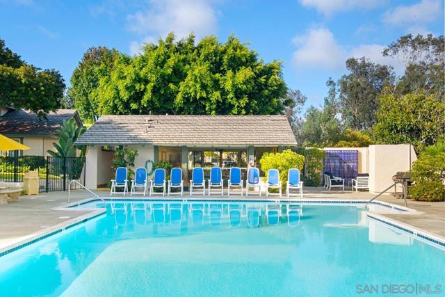 12991 Caminito Bodega, Del Mar CA: https://media.crmls.org/mediaz/8dadf08b-3d4e-45e9-bf64-a4932643e21a.jpg