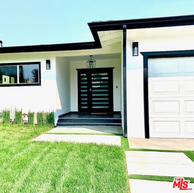 5630 Vantage Avenue, Valley Village CA: https://media.crmls.org/mediaz/8dadf140-9541-4784-8f2d-6dccb9647ed3.jpg