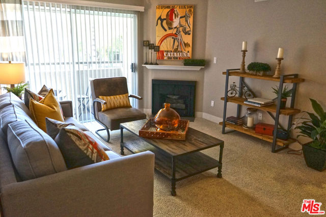 151 E HOLLY Street, Pasadena CA: https://media.crmls.org/mediaz/8dae6306-6d63-4a5d-8424-a25f1142679e.jpg