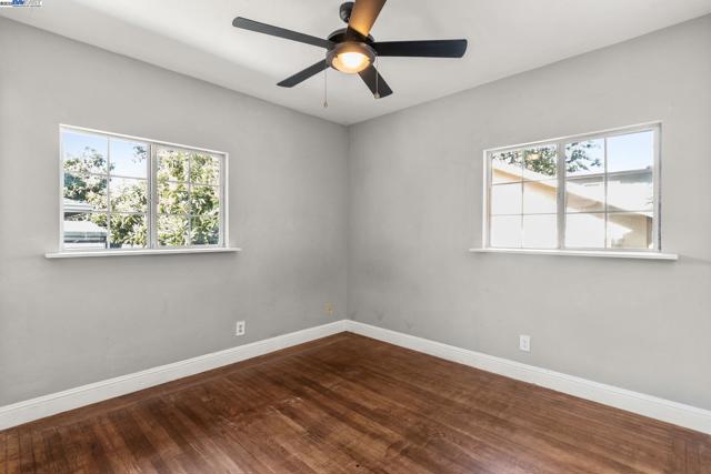 2825 Marlborough Avenue, Redwood City CA: https://media.crmls.org/mediaz/8dae6af4-ee5a-4e6a-91fa-085cebb98ac5.jpg