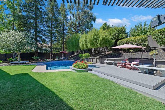 3338 Marsh Hawk Court, Pleasanton CA: https://media.crmls.org/mediaz/8daed37b-3dea-4c1f-af6b-622c7802df5b.jpg
