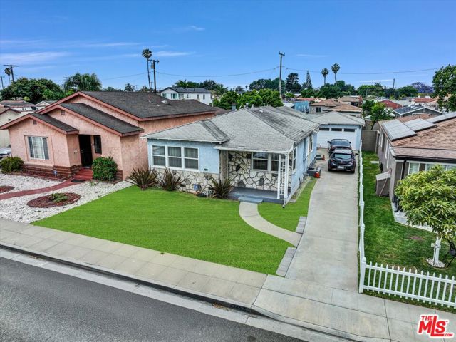 2463 Easy Avenue, Long Beach CA: https://media.crmls.org/mediaz/8daf8e6a-c4db-4661-bd58-2e6b592a27c9.jpg
