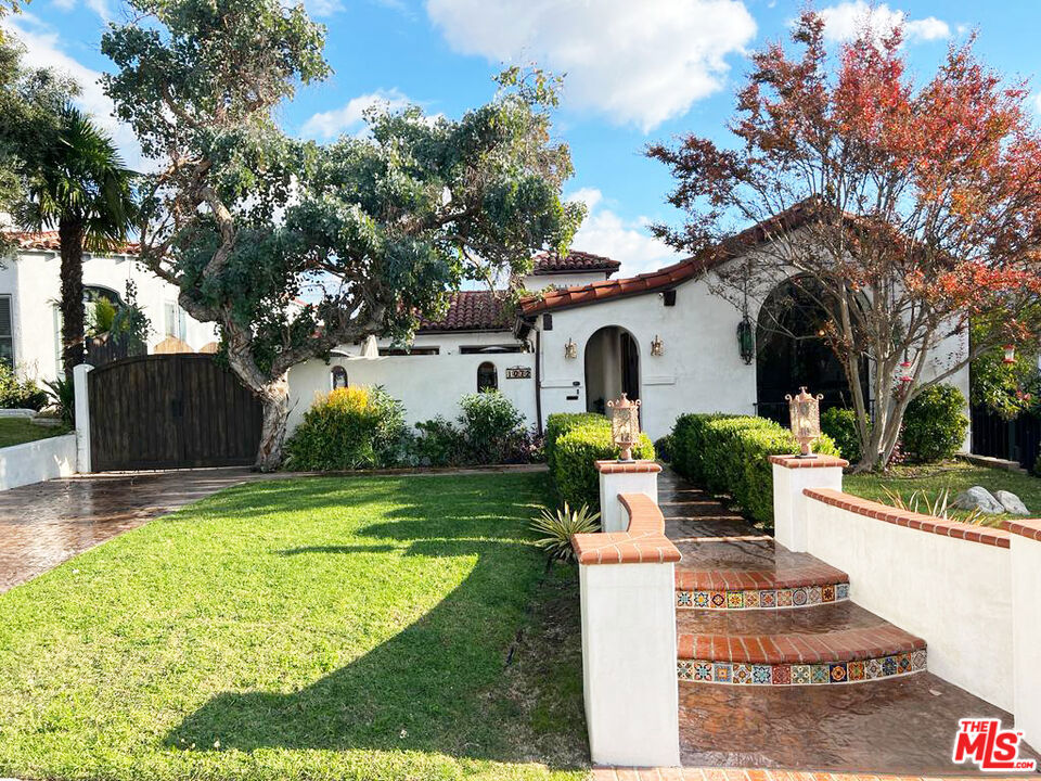 1072 E Fairmount Road