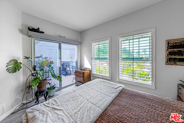 415 Townsquare Lane, Huntington Beach CA: https://media.crmls.org/mediaz/8db064bf-3690-4301-ad9b-a418e6bfeaaf.jpg