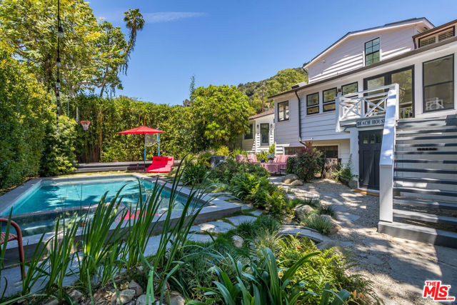 2205 Beverly Glen Place, Los Angeles CA: https://media.crmls.org/mediaz/8db0de9c-ce2f-4071-b542-36e628f8e6f6.jpg