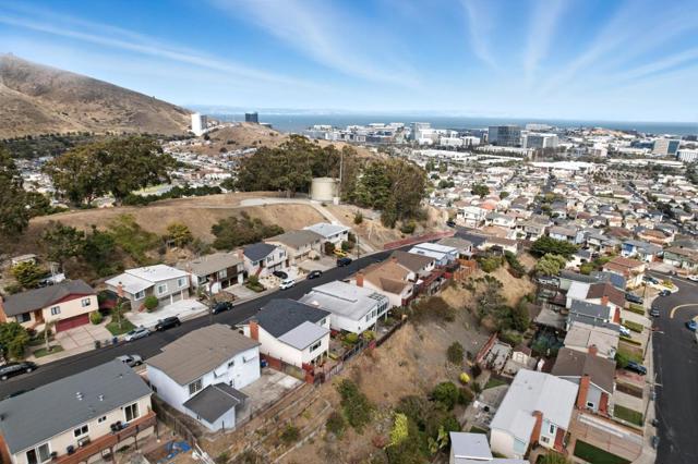 541 Diamond Avenue, South San Francisco CA: https://media.crmls.org/mediaz/8db15a04-1a54-4c1d-baac-dcc5568f007c.jpg