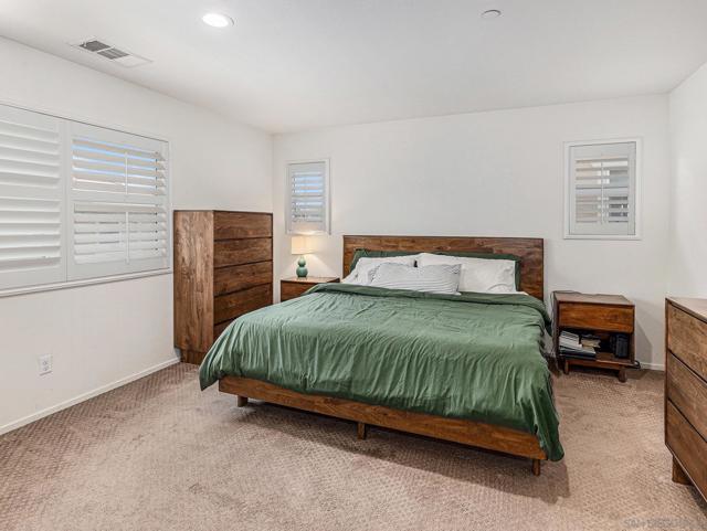 35406 Brown Galloway Ln, Fallbrook CA: https://media.crmls.org/mediaz/8db1f269-c6ec-4d37-98b2-b6996d847bae.jpg