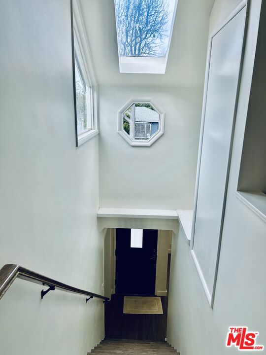 12520 Stanwood Place, Los Angeles CA: https://media.crmls.org/mediaz/8db25661-4f97-483a-902b-aaf51e9a5e27.jpg