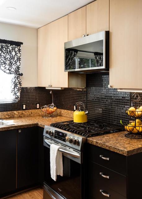 402 Poplar Avenue, Redwood City CA: https://media.crmls.org/mediaz/8db33fdc-f1f3-4bcc-b1d8-b1409b58f537.jpg