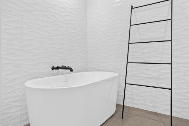 508 N Tremont Street, Oceanside CA: https://media.crmls.org/mediaz/8db34f27-a68a-49ff-81ee-43d9bd362f9d.jpg