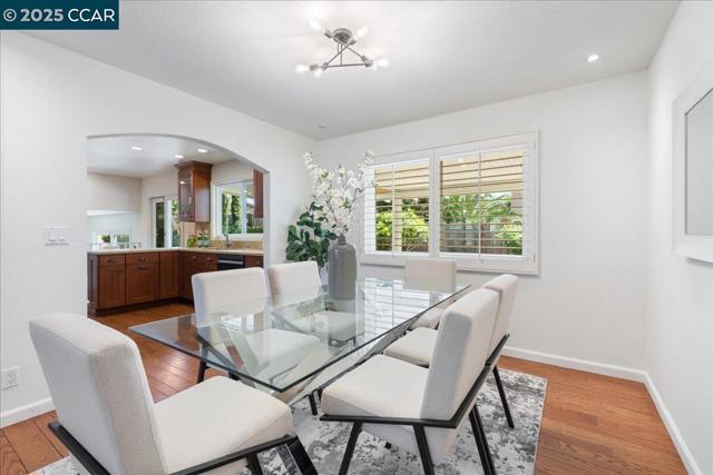 2551 Toltec Cir, San Ramon CA: https://media.crmls.org/mediaz/8db35b01-13c8-44e3-9f42-e3ea050a626f.jpg