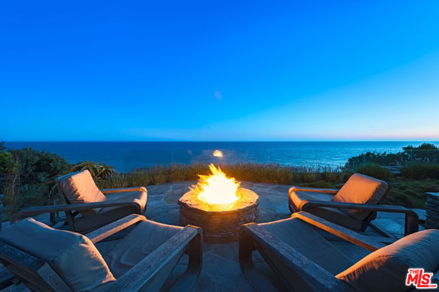 7089 Birdview Avenue, Malibu CA: https://media.crmls.org/mediaz/8db36a61-5c02-44b5-b941-b8e3dc890a9f.jpg