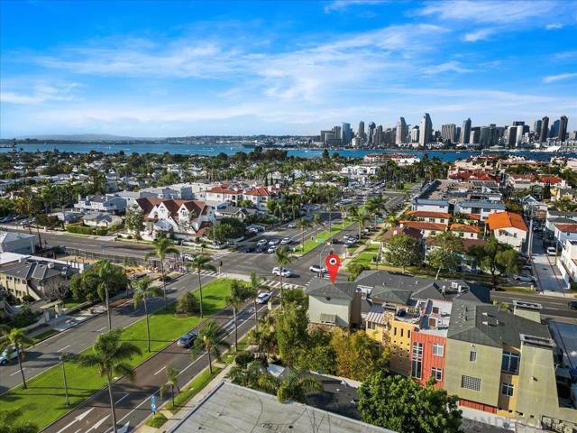 411 Orange Ave, Coronado CA: https://media.crmls.org/mediaz/8db39244-38d3-4724-8469-22d31c7716ca.jpg